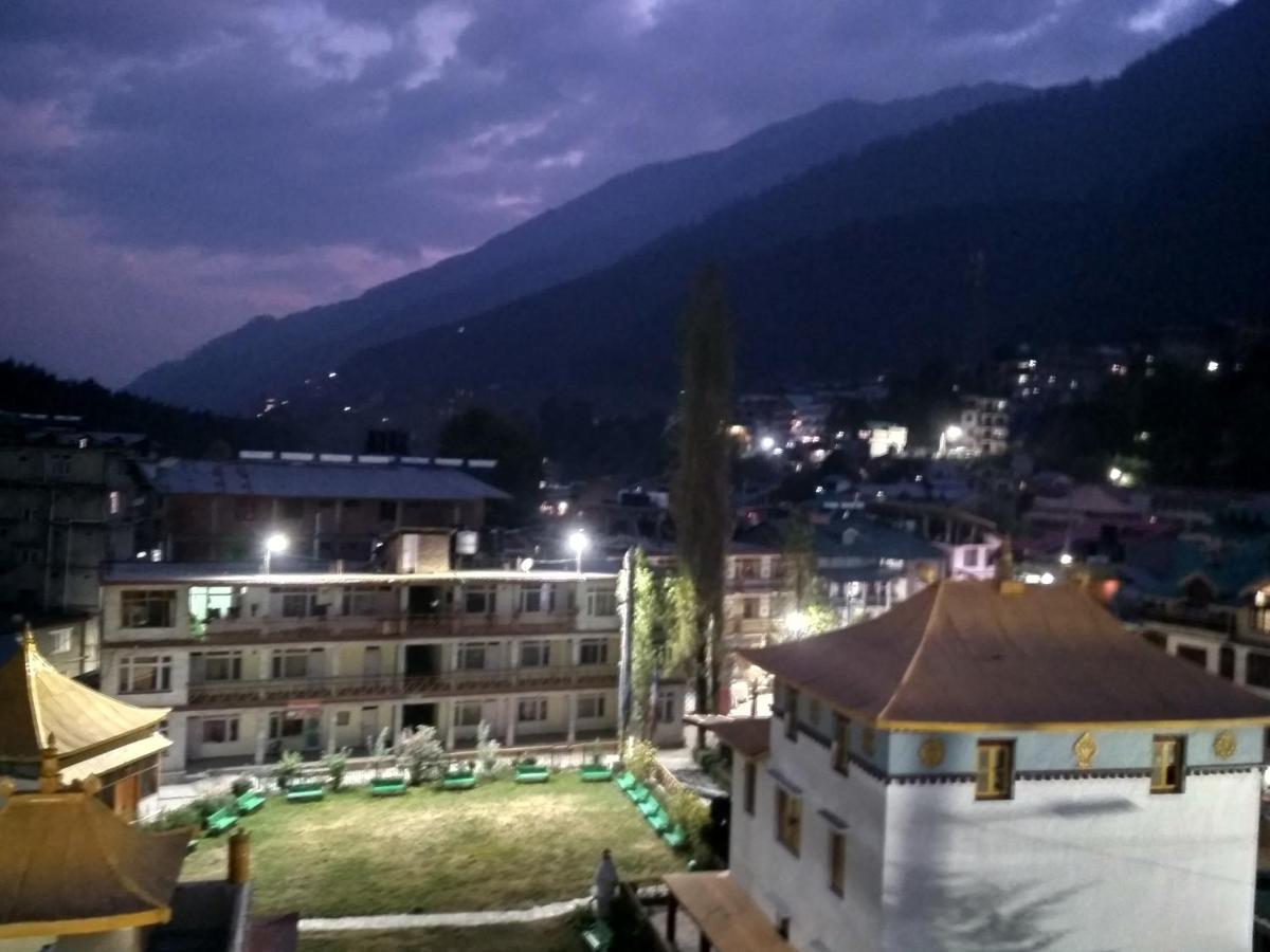 Hotel Snow Mountain Mall Road Manāli Dış mekan fotoğraf