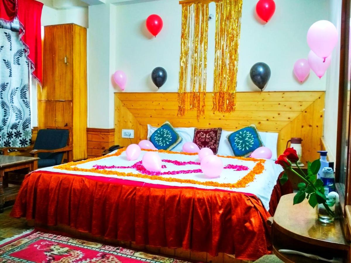 Hotel Snow Mountain Mall Road Manāli Dış mekan fotoğraf
