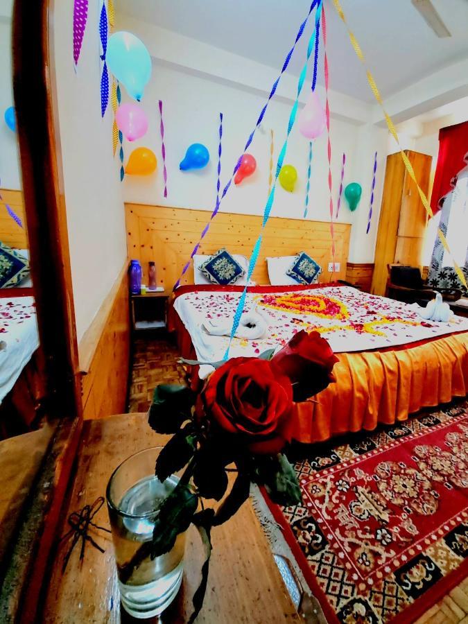 Hotel Snow Mountain Mall Road Manāli Dış mekan fotoğraf