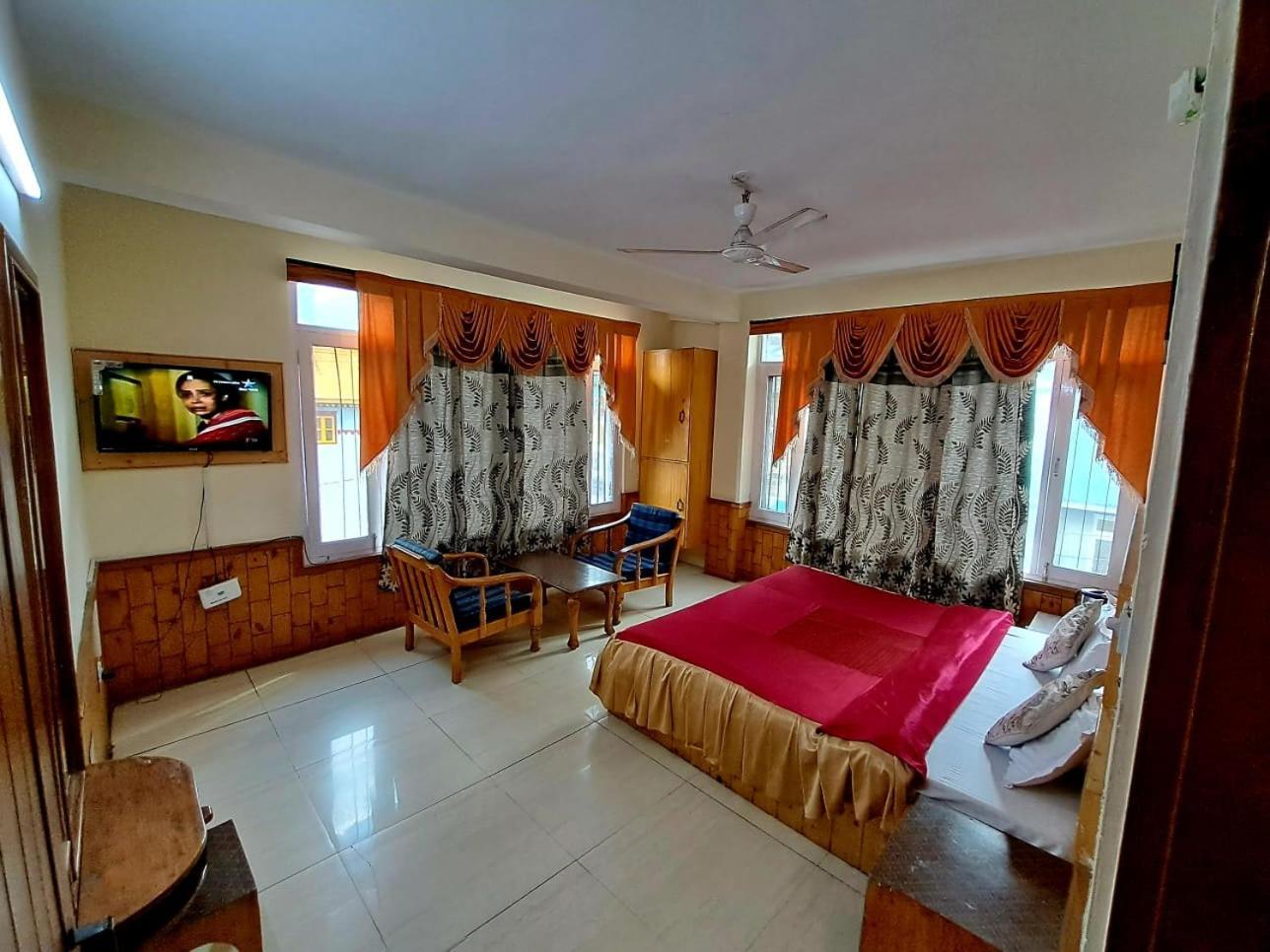 Hotel Snow Mountain Mall Road Manāli Dış mekan fotoğraf