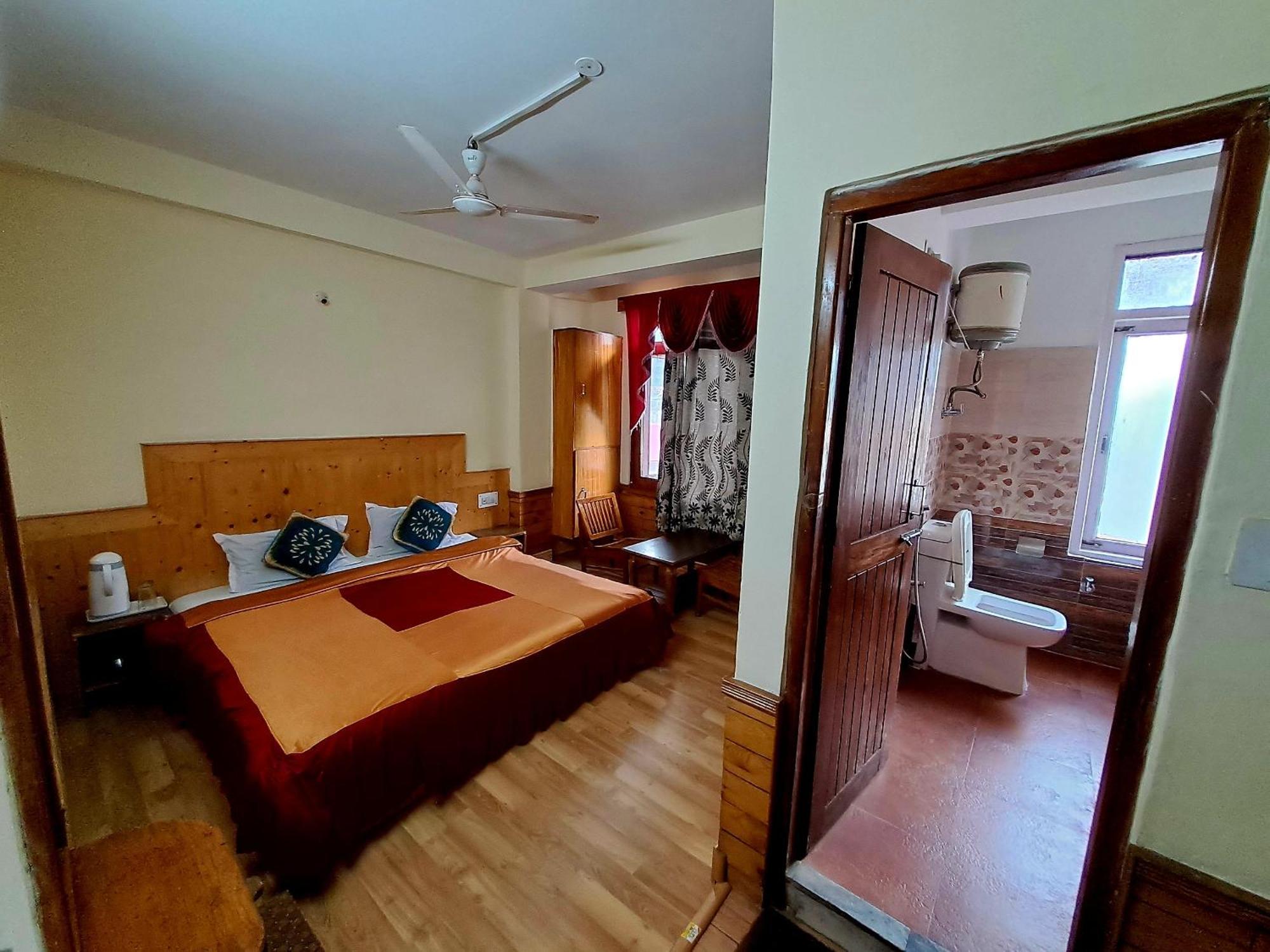 Hotel Snow Mountain Mall Road Manāli Dış mekan fotoğraf